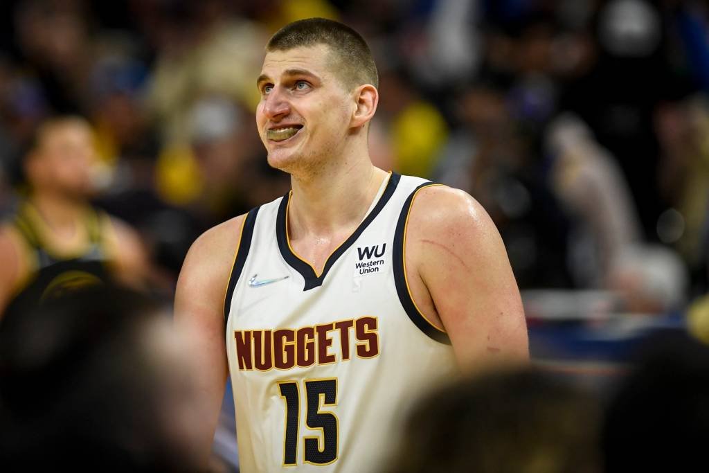 NOVA ATUALIZAÇÃO PARA CORRIDA DE MVP PELA NBA.com 1. Nikola Jokic 2. Shai Gilgeous-Alexander 3. Giannis Antetokounmpo 4. Luka Doncic 5. Jayson Tatum 6. Kawhi Leonard / Domantas Sabonis 8. Donovan Mitchell 9. Kevin Durant 10. Anthony Davis