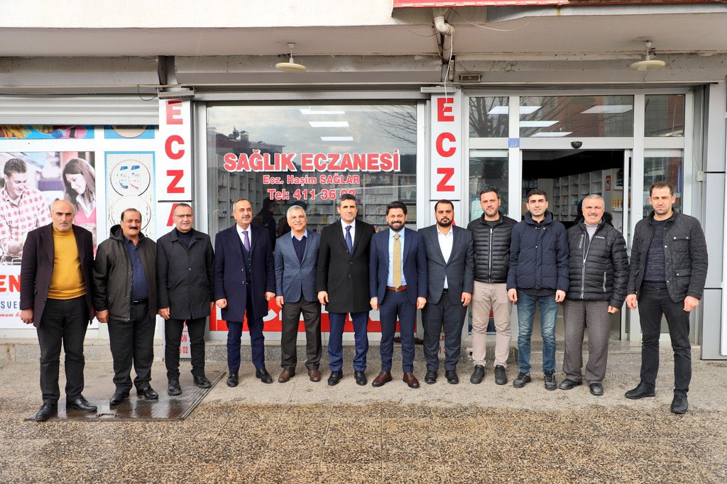 İl Başkanımız <a href="/yilmaz_seven/">Av. Yılmaz SEVEN</a>, Bingöl Belediye Başkanımız <a href="/Erdalarikan12/">Erdal ARIKAN</a>, İl Gençlik Kolları Başkanımız <a href="/EnessAslan_/">Enes ASLAN</a> , İlçe Başkanımız <a href="/HalilKaya1212/">HALİL KAYA 🇹🇷</a> ve teşkilat üyelerimizle birlikte önceki dönem İl Başkanımız <a href="/hsaglar/">Haşim Sağlar</a>'ı işyerinde ziyaret ettik.