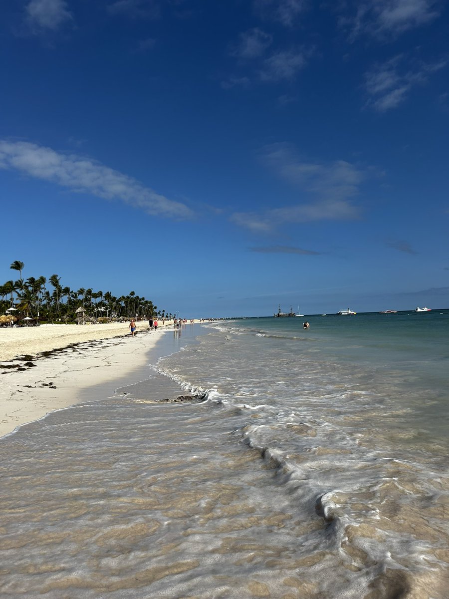 Last walk on the beach for wrapping up #nerdiocon 

After a month of intensive traveling it’s time to be home again!