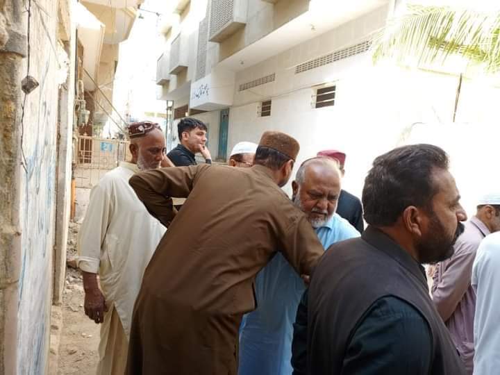 KashifTahi64218's tweet photo. موسیٰ فاؤنڈیشن کے چیئرمین اور وائس چیئرمین یوسی 8 آصف موسیٰ کی بلال پبلک ہائر سیکنڈری اسکول کے اونر پرنسپل محمد بلال کے والد محترم حاجی محمد صدیق کے جنازے میں شرکت... اللہ پاک مرحوم کی کامل مغفرت فرمائے آمین
#AsifMoosa #uc8 #Baldiatown #ps112 #pppdigitalsindh https://t.co/fTDFlALNA5