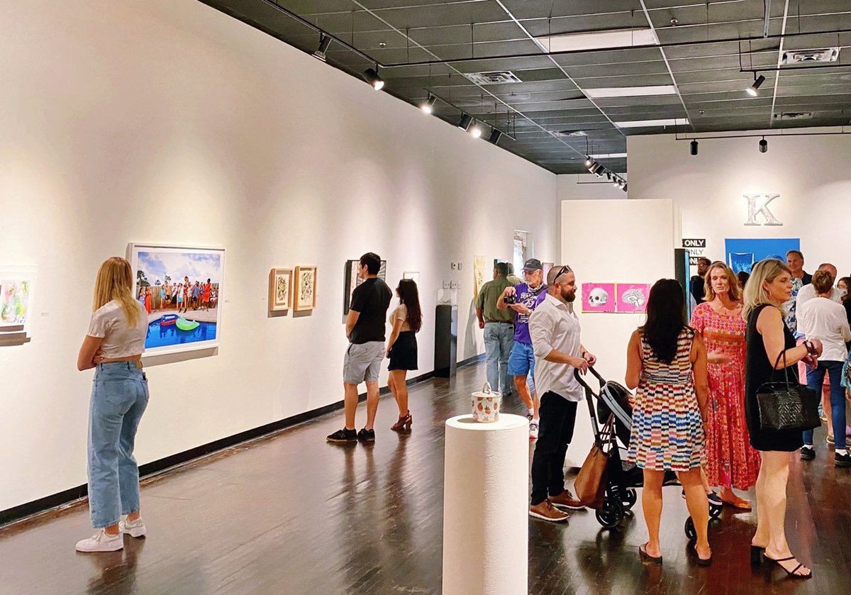 VisitCCTexas's tweet photo. Coast your way through the art scene in Corpus Christi and check out these 4 must-see galleries in the city π
π¨ Art Center of Corpus Christi
π¨ K Space Contemporary
π¨ Art Museum of South Texas
π¨ Padre Island Art Gallery
#SeeCC #GulfCoastCapital
https://t.co/oC3E041Z1f https://t.co/eUTfWC8tOB