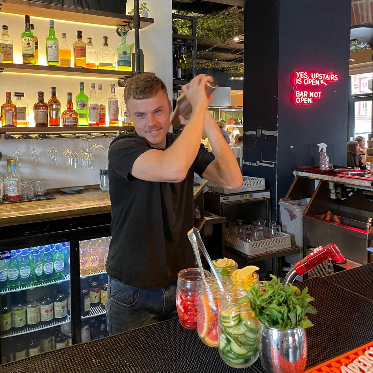 Button_Factory's tweet image. Dine in at The Button Factory this weekend..✨

Indulge in our brand-new brunch menu tomorrow for a lunchtime treat or book in for belated Valentines plans and enjoy our delicious main menu🍴

thebuttonfactorybirmingham.co.uk/bookings/ 🙌