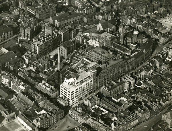 du_dot_ie's tweet photo. @Archidub1 yeah it was an impressive complex, ye can kinda see why it was used as a garrison during 1916 -- there's footage of video on RTÉ archive site https://t.co/6F3TwXabFE https://t.co/1FdpHZlGBH