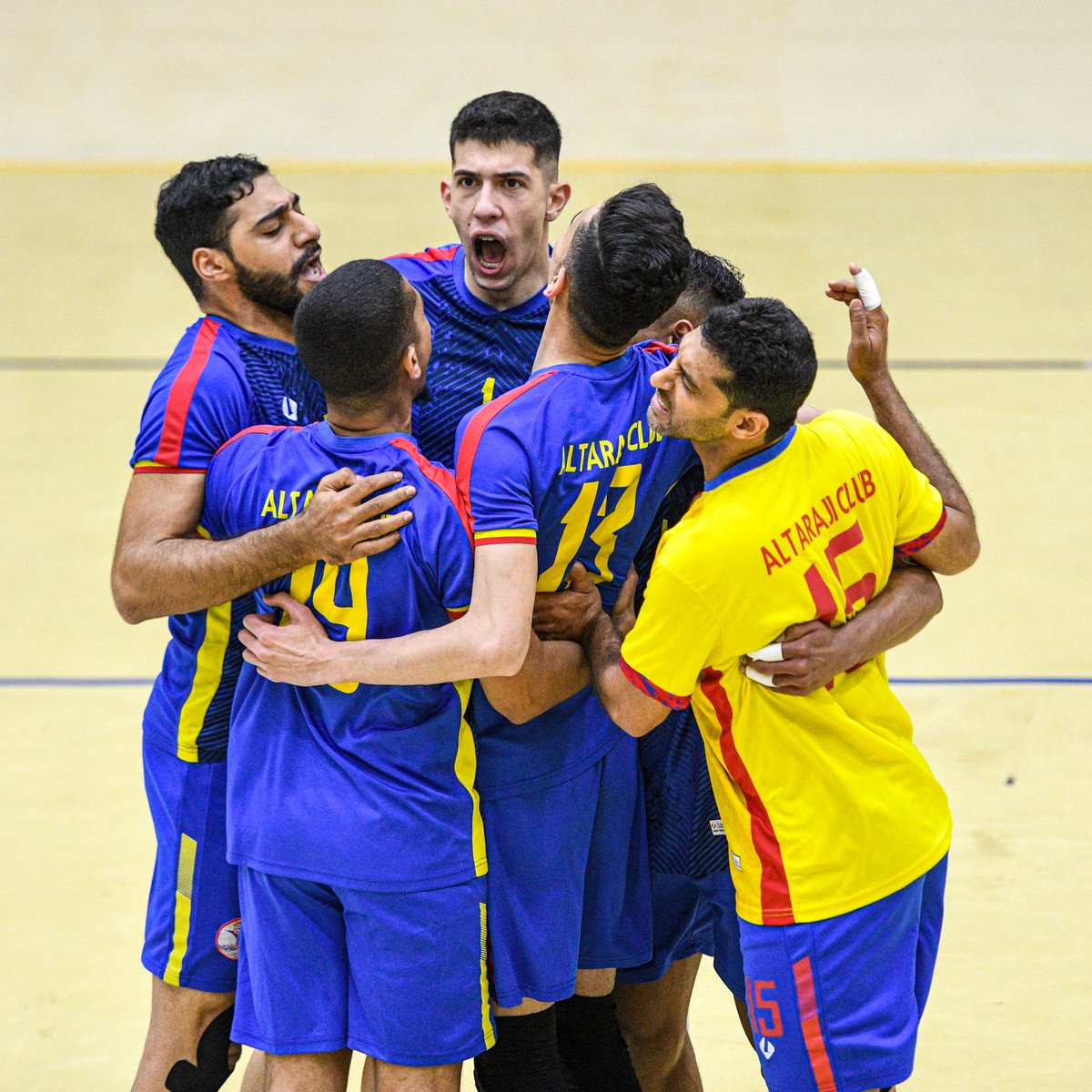 رسمياً صعود فريق كرة الطائرة الى مكانه الطبيعي الف مبروك 💙💛❤️