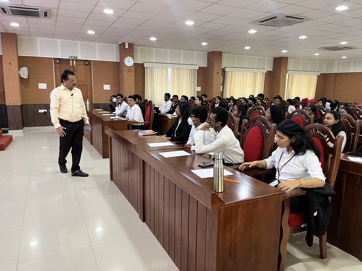 NUALS_Kochi's tweet image. Training Session on &apos;Writing Report incorporating Universal Human Values&apos; by Prof. (Dr.) K.C. Sunny, Professor, Department of Law, Central University of Kerala.
#NUALS #SkillBasedLearning #SocioLegalStudy #KCSunny
