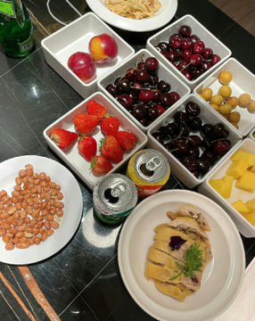 I'm leaving tomorrow. All friends follow? I'm having so much fun with my friends🤗🤗