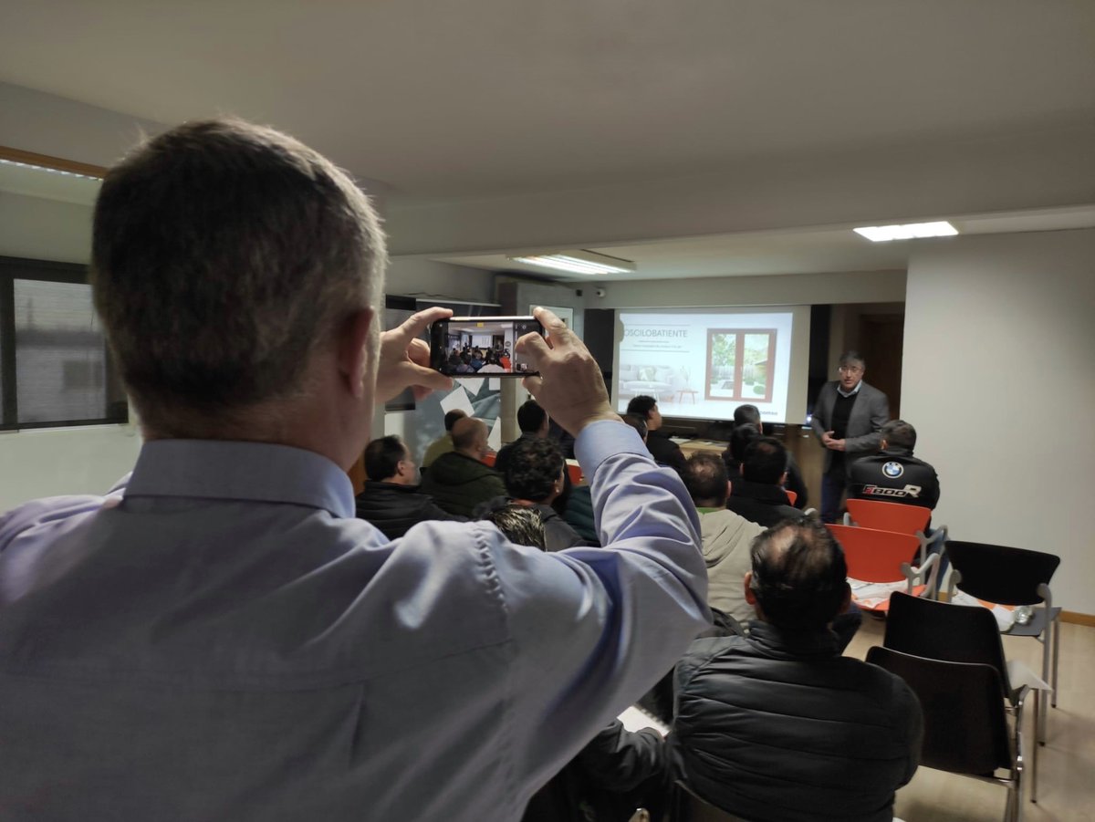 infoincerco's tweet photo. Nuestra formación sobre regulación, instalación y acristalamiento en la Delegación de Incerco en Madrid ha sido todo un éxito, gracias al apoyo y colaboración del equipo técnico de @procomsaoficial  

#calidad #innovación #ventanasPVC #eficienciaenergética #INCERCO #DECEUNINCK https://t.co/OM3qpJrIaO