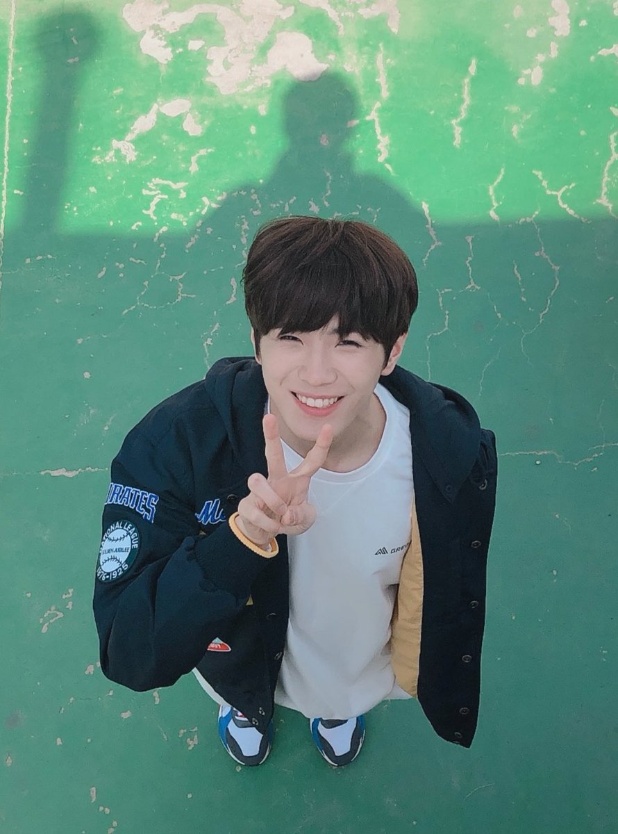 CIX_twt's tweet photo. 용아생일축하한단다올해도우리좋은추억많이쌓고행복하게보내보자그만잘생기고형생각도좀만해줘뻥이야더더더잘생겨져도돼아무튼사랑하고생일진심으로축하해하트x10000000000000

#ItsOurDeerYongheeDay
#용쌤_생일_217만큼_축하해요 #승훈 https://t.co/MIbrKRAnEu