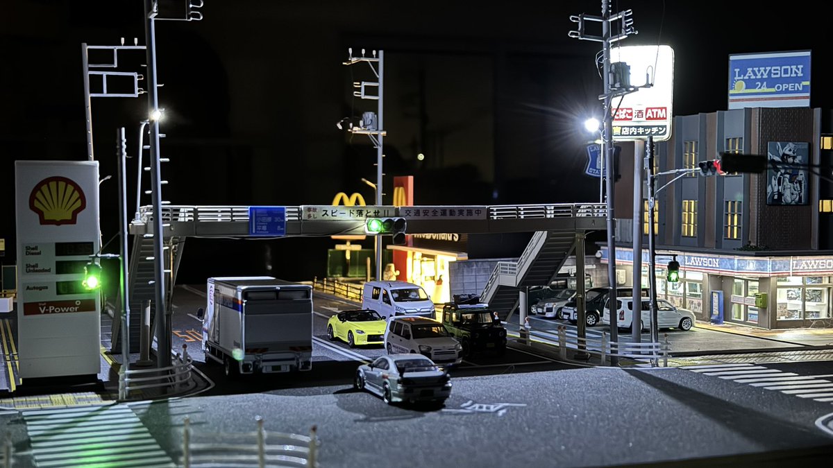 製作中の1/64ジオラマですが、LAWSON周辺の歩道橋や信号機のLEDの修理