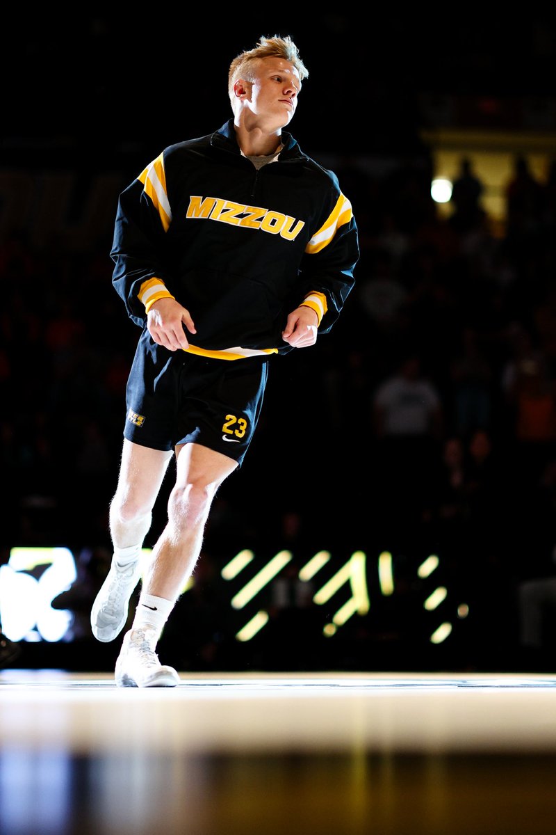 MizzouWrestling's tweet photo. Back in action tonight 🎬

#MIZ🐯 #TigerStyle https://t.co/EW20O9yk0D