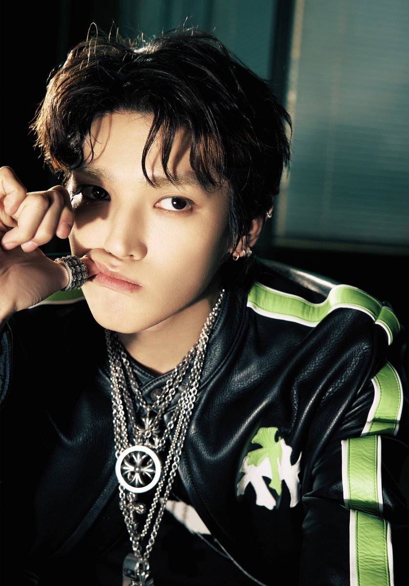 kchartsmaster's tweet photo. TAEYONG shares 'Mistery Ego' teasers. https://t.co/UPfCgj1pzz