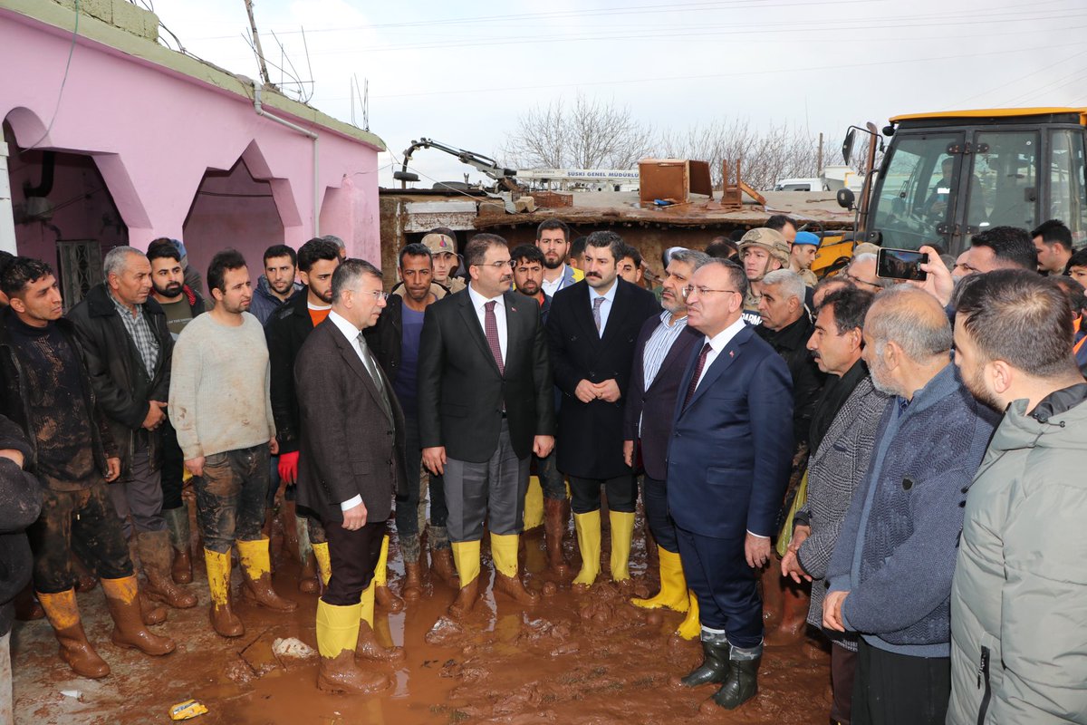 ibrahimeyyupogl's tweet photo. TBMM Başkanvekilimiz Bekir Bozdağ ile birlikte;
Şanlıurfa’mızda meydana gelen #selde etkilenen Kanatlı, Yarımsu ve İkiağız kırsal mahallelerinde incelemelerde bulunup vatandaşlarımıza geçmiş olsun dileklerimizi ilettik.
Rabbim ülkemizi ve şehrimizi tüm afetlerden korusun.
@RTErdogan @erkankandemir @bybekirbozdag @zabeyazgul @malicevheri @miaserapcetin
@mcanpolatnet