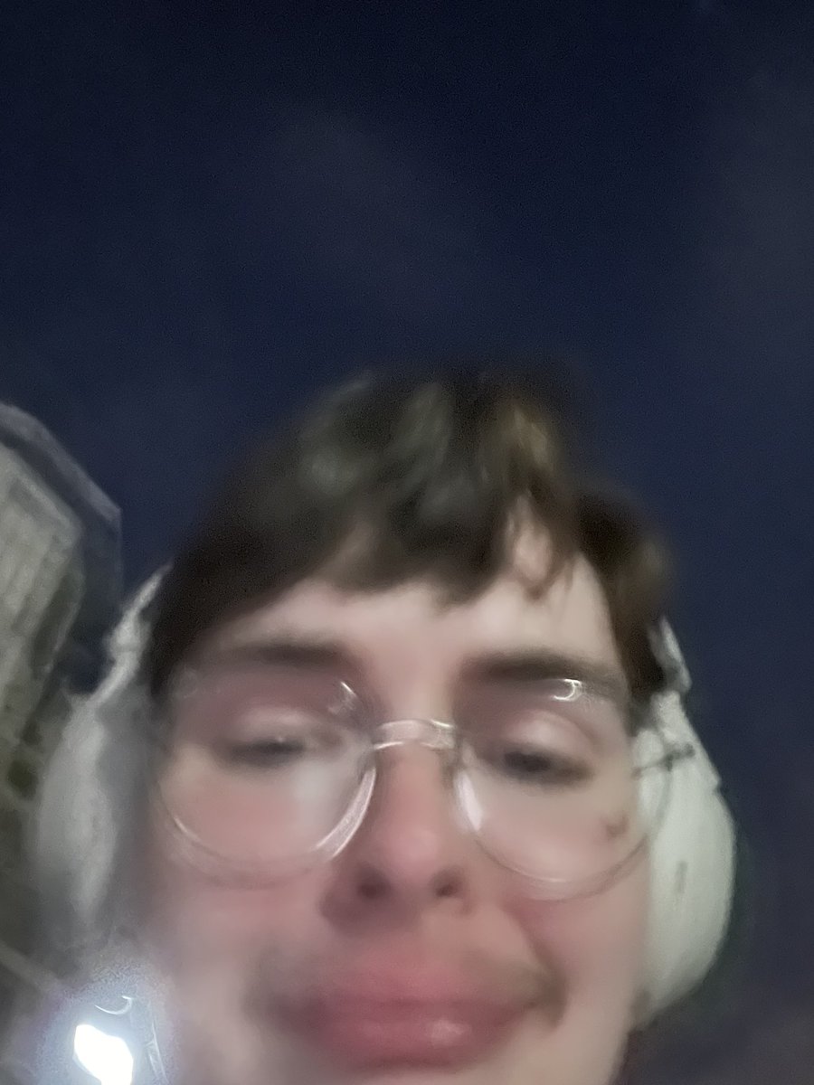 devilwaitss's tweet image. 25 🤠🎈