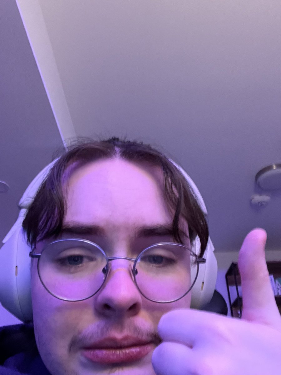 devilwaitss's tweet image. 25 🤠🎈