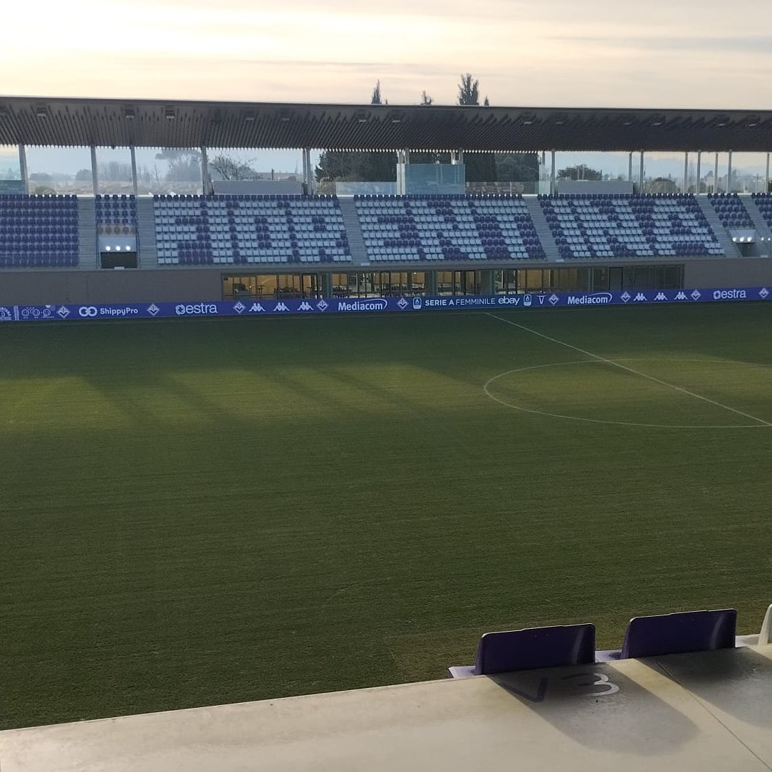 futbolalqazeres's tweet photo. Gracias a @AlqazeresEuropa, @hemocaef está en Italia vinculando al @alqazeres a equipos como @acffiorentina. Ha conocido las nuevas instalaciones del club con sus responsables, centro de entrenamiento de élite referente en Italia y nuevo punto de partida para nuestra formación. https://t.co/GoEMK0RUAV