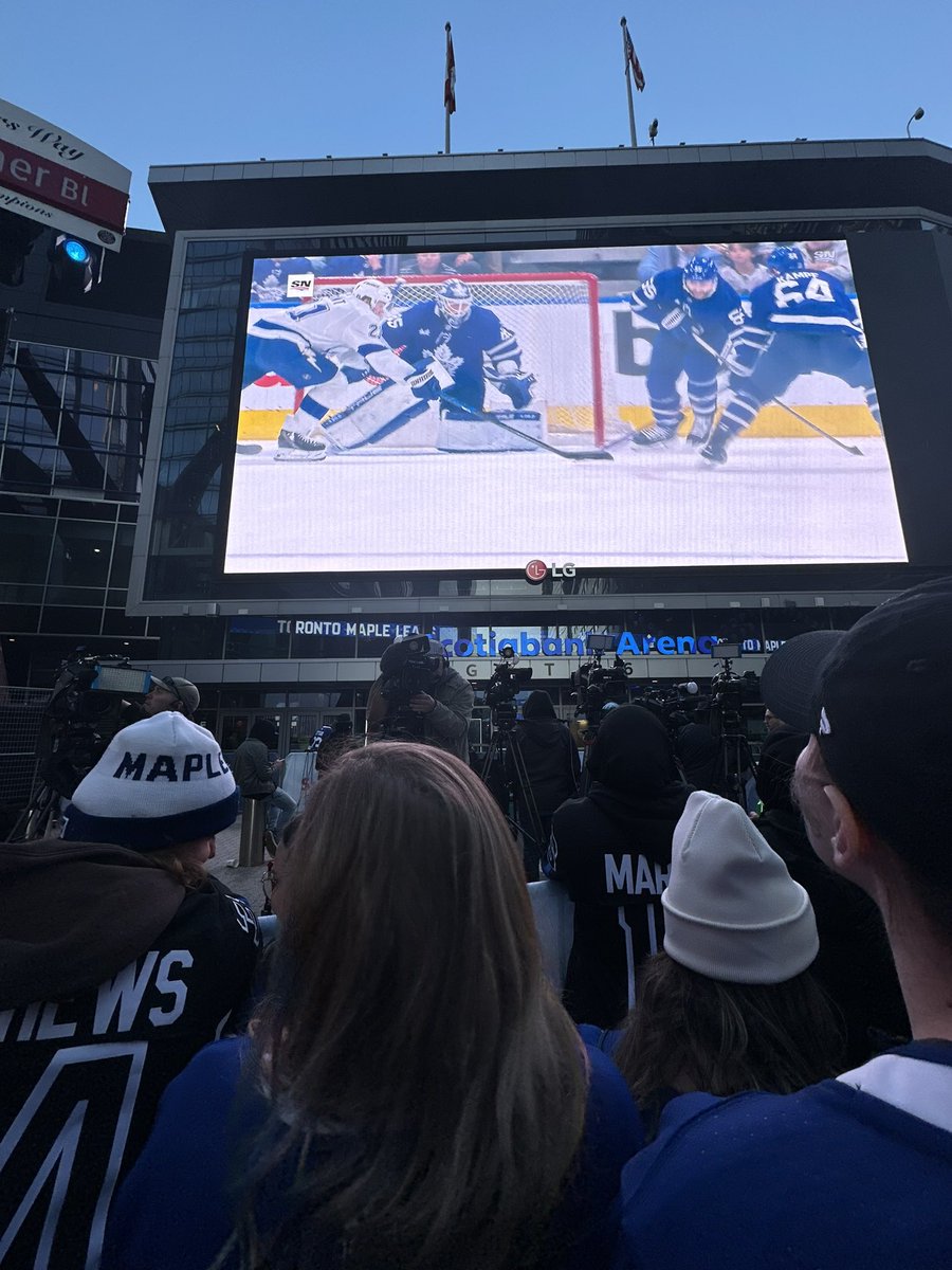 mmirandyy's tweet image. missing toronto an evil amount today bc it's @devilwaitss, my perpetual toronto buddy's birthday 🥳 miss u dearly bestie i'll be back soon (im having withdrawal symptoms)