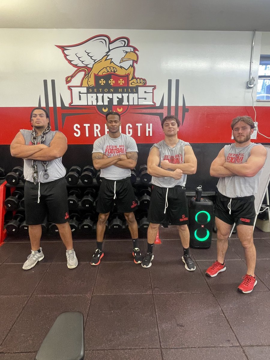 Friday morning at THE HILL was a good one ‼️🔥

Weight Room Warriors 💪🏽