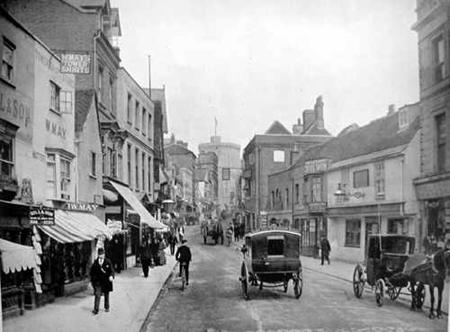A Long Time Ago In a Town called #Windsor in a Street called #PeascodStreet where one might assume Peas once were harvested in Field of Green... However this scene here facing #WindsorCastle probably dates to early 20th Century further up site of The Regal Cinema