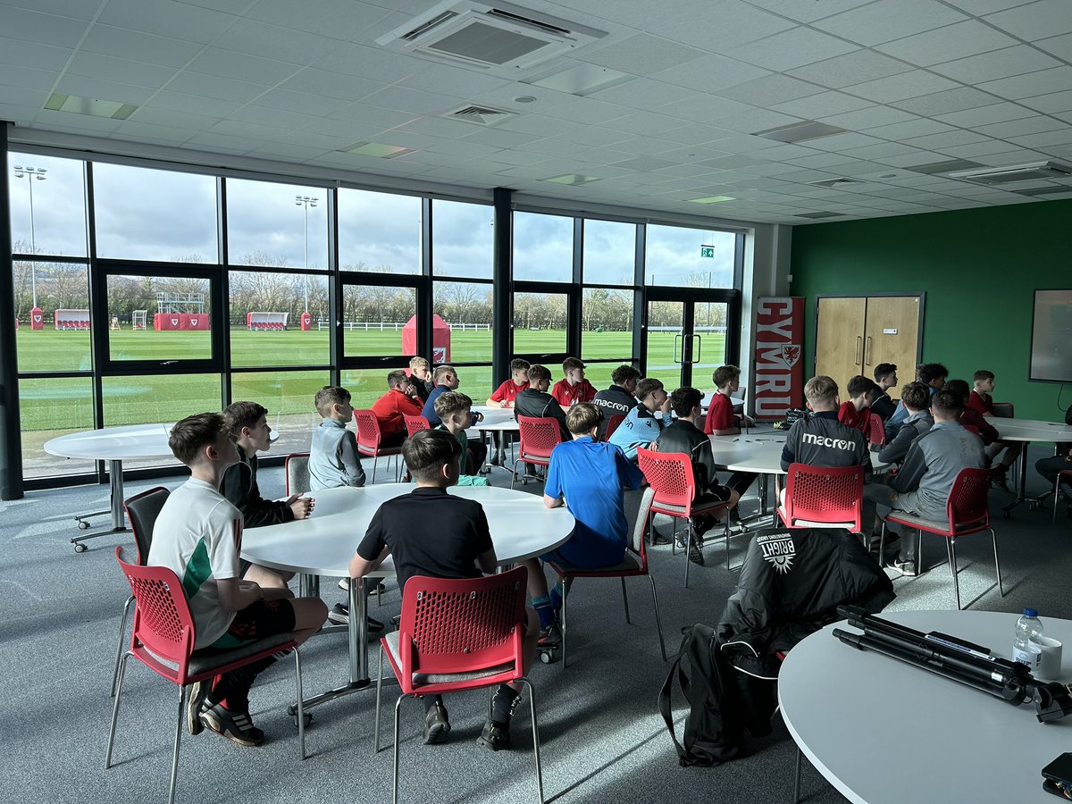 Another excellent 2 day Regional North programme at the excellent Colliers Park facility for our 2010/11/12 cohort. Da iawn hogiau. Yma o Hyd.