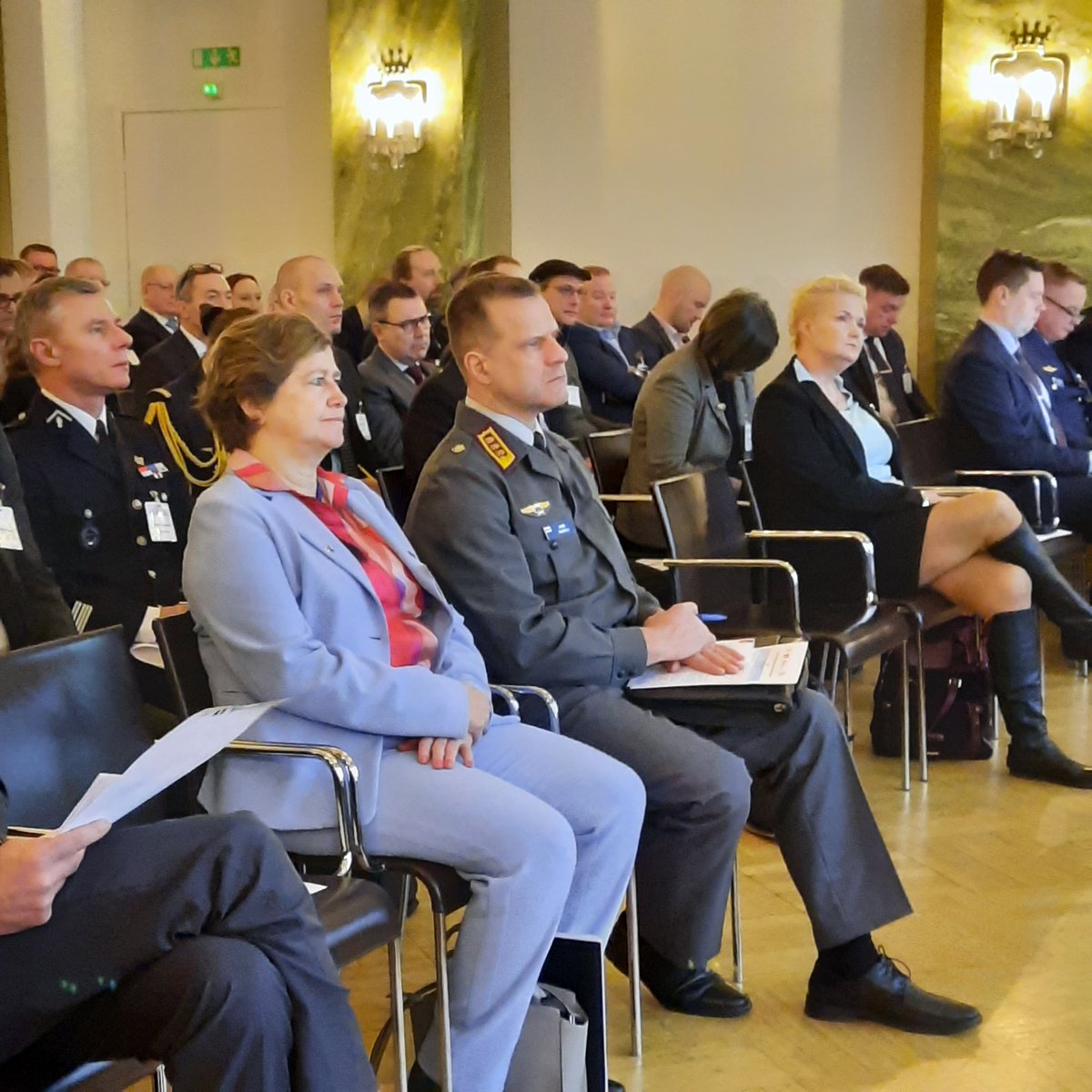 Tällä viikolla 19 ranskalaisyritystä tapasi Helsingissä #puolustus- ja turvallisuusalan suomalaisia toimijoita. 
"Maamme ovat varsin erilaisia, mutta kun kyseessä on puolustus- ja turvallisuusteollisuus, meillä on paljon yhteneväisyyksiä", sanoi suurlähettiläs Cukierman.
#ranska