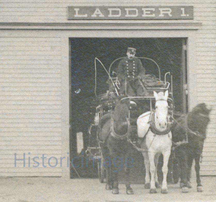 Historicimage's tweet photo. 1906 Everett, Massachusetts Fire Department. #historicimage #firefighters @MassFireChaser https://t.co/6biIcxCD8o