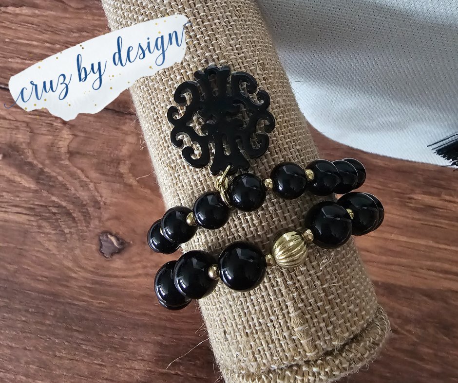 Rock out🤘in style in our black traveling wrap bracelet! This will add some serious glamour to your outfit! 🌟

#rockstyle #fashionista #jewelry #bling #newarrival #fashionjewelry #boutiquejewelry #inspiration #dunedinboutique #palmharborboutique #boutiqueshopping
