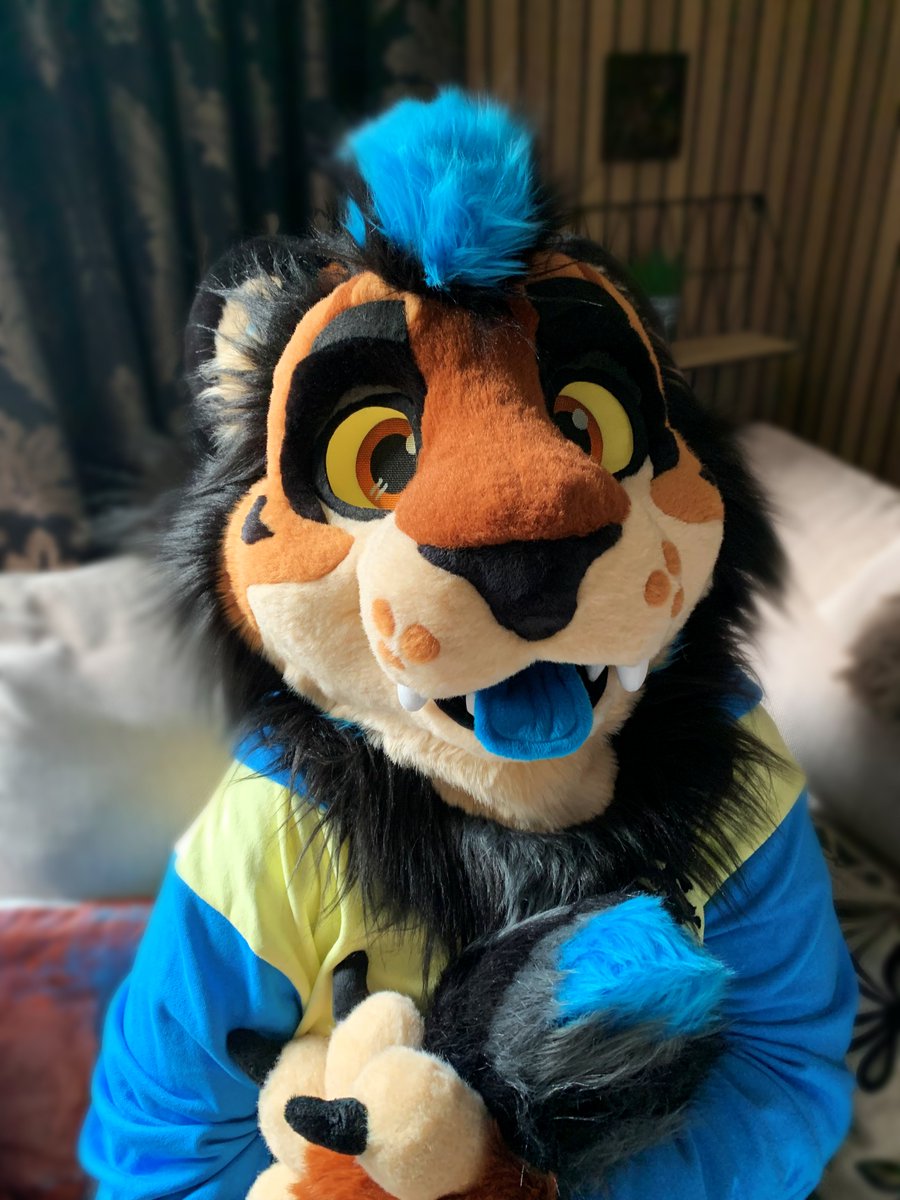 Hi, I'm a lion now :3 Thank you so much @WildDogWorks for bringing Kovie to life 💙🦁