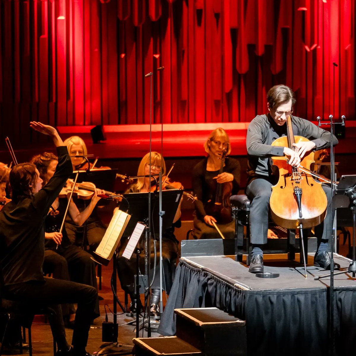 Britten Sinfonia (@brittensinfonia) on Twitter photo Is <a href="/ThomasGouldVLN/">Thomas Gould</a> trying to high-five <a href="/cellojohnston/">Guy Johnston</a> at one of the most intense parts of The Protecting Veil? 😱
Well, not quite! 😌 He's directing our players from the 🎻 as they navigate some intricate rhythmic challenges set by Tavener. A great night at the <a href="/BarbicanCentre/">Barbican Centre</a>! Is <a href="/ThomasGouldVLN/">Thomas Gould</a> trying to high-five <a href="/cellojohnston/">Guy Johnston</a> at one of the most intense parts of The Protecting Veil? 😱
Well, not quite! 😌 He's directing our players from the 🎻 as they navigate some intricate rhythmic challenges set by Tavener. A great night at the <a href="/BarbicanCentre/">Barbican Centre</a>!