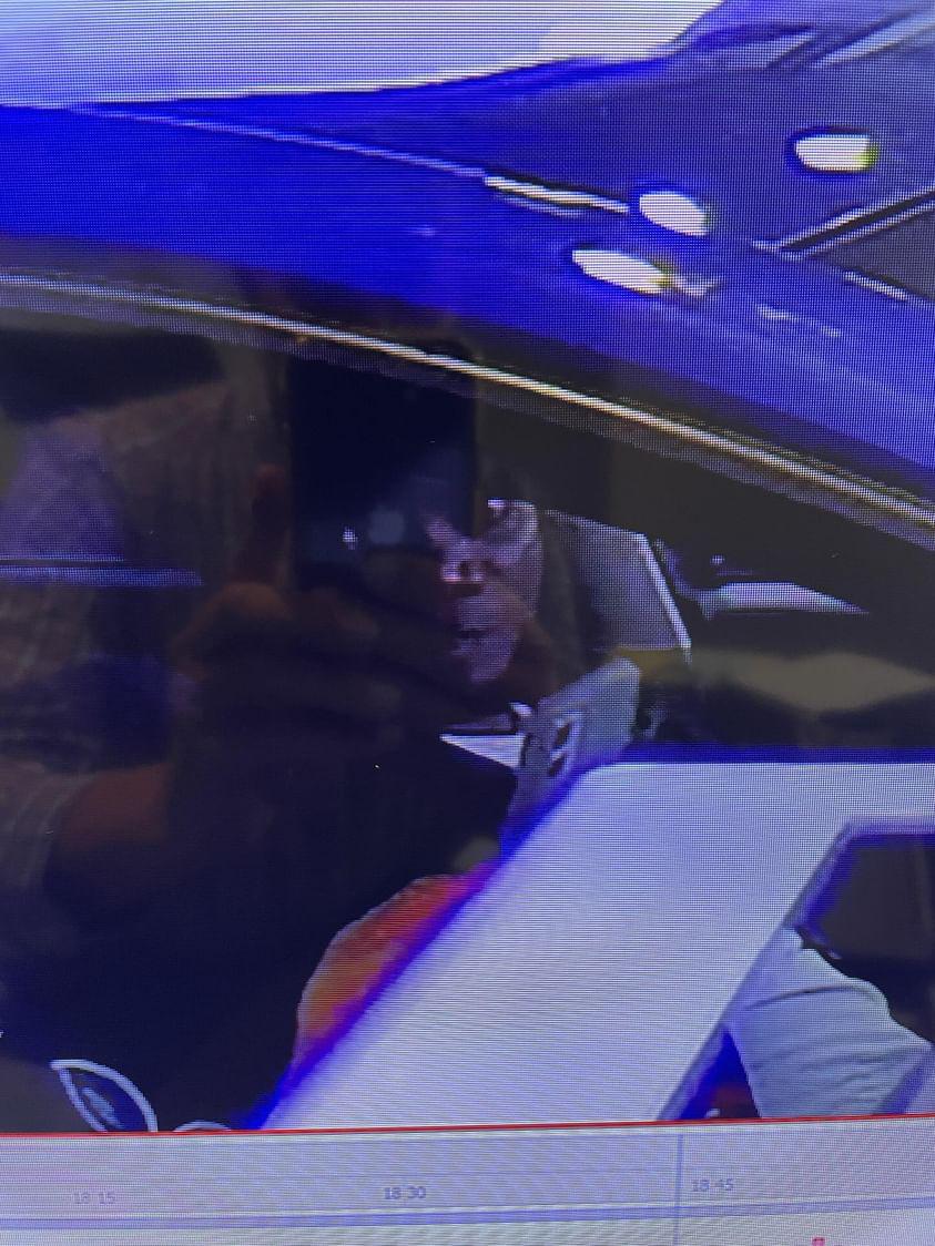 NgoqoZizi's tweet photo. On the 11/02 I was robbed and beaten by a man named Zamani Shaun Manzi and his friend.  
We were supposed to go on a dinner date instead he robbed, assalted and left me stranded in the middle of nowhere

If you have any info or know this man please help me find him serve justice. https://t.co/Qr0Ghjmc2N