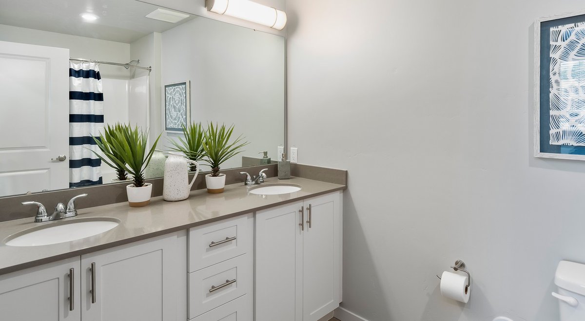 "Introducing Encore Skyline: Where modern living meets the charm of Boise, Idaho! 🌟 Step into luxury with our spacious 1x1 apartments designed for both comfort and style. Nestled in the heart of the city, our community offers breathtaking skyline views, top-notch amenities,...
