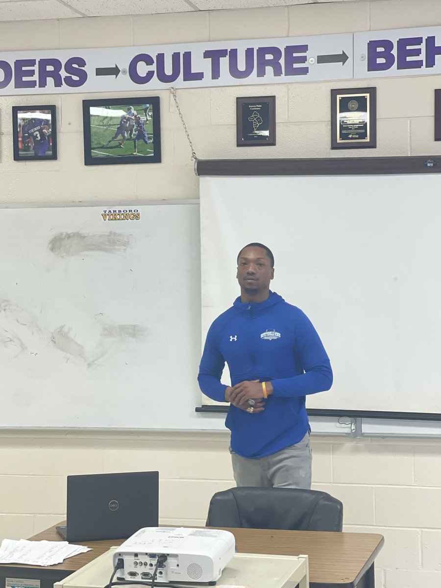 TarboroFootball's tweet photo. Thank you to @_Deuce2Real for coming to the Leadership Academy during Clubs. Tae was a 3 year starter at QB and DB, where he led us to a State Championship in 2017. He earned his degree from Fayetteville State while also being a member of the @Fsubroncos_fb program! #onceaviking https://t.co/CFSOktMoz2