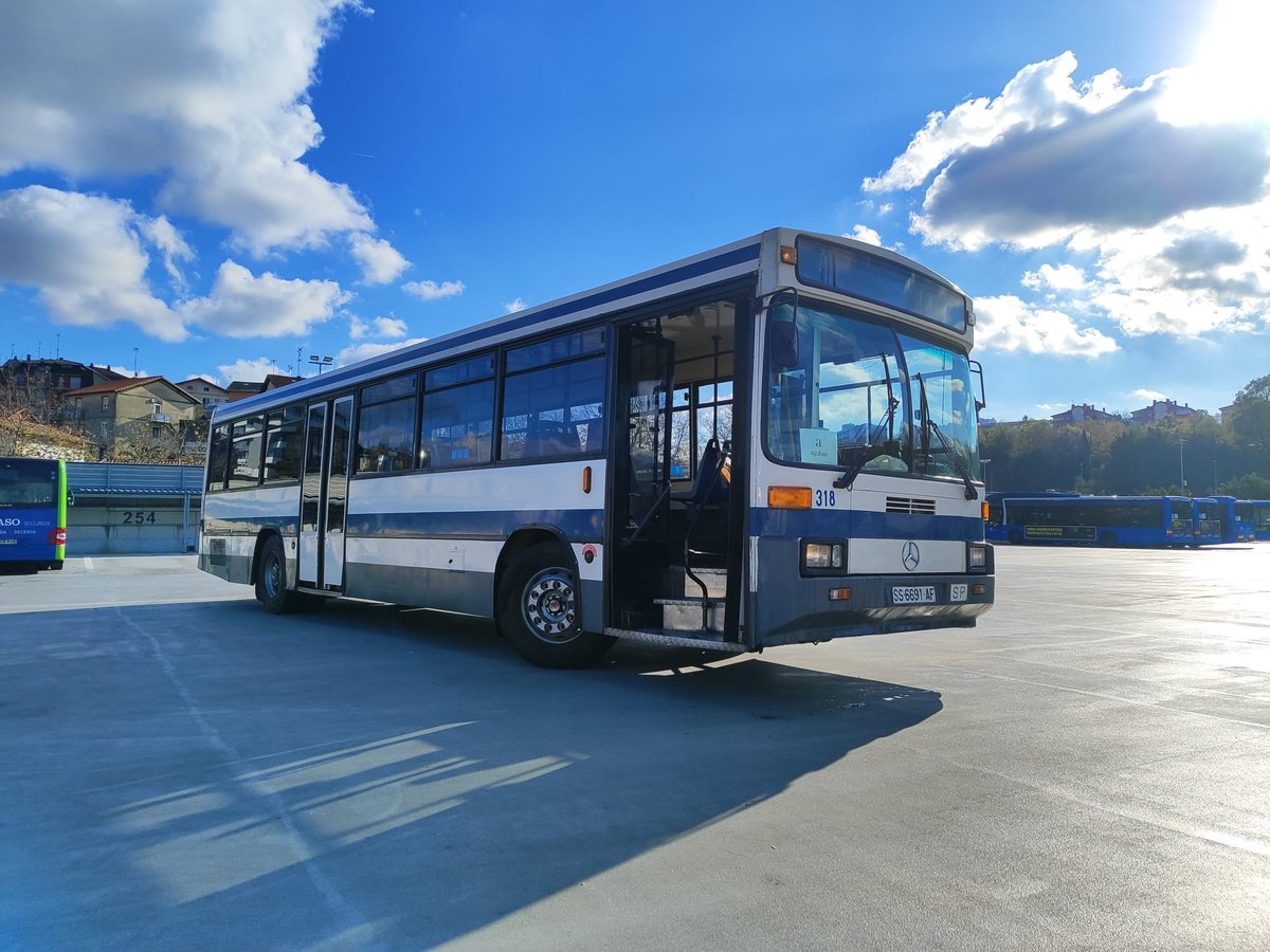 dbusdonostia's tweet photo. #DbusInfo
🚍 #Dbus dona un autobús antiguo a #AGABUS (Asociación Gipuzkoana Amigos del Autobús).
ℹ️ Hoy se ha firmado un acuerdo.
➡️ https://t.co/P1TwwibF2Z
@Ayto_SS
@agabus_donostia
(Foto: Iñigo Ramos) https://t.co/7f4Py9pv5k