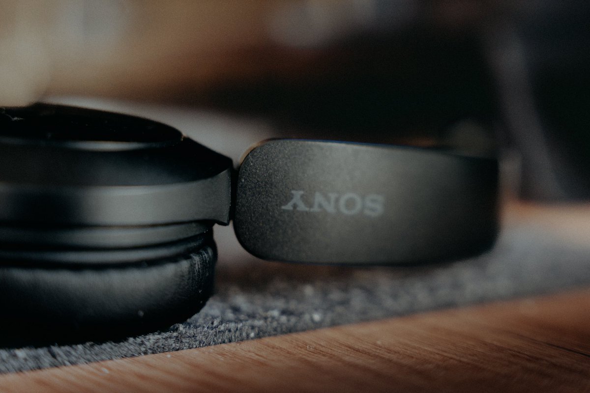 andreaschirass's tweet photo. Sigma 24-70 f/2.8 DG DN Art lens: Versatile and a personal favorite for 1.5 years.

Samsung T7 SSD: Swift 2TB storage, compact for on-the-go without compromise.

Sony headset: A desk essential, excelling in performance for work sessions. #PhotographyEssentials #TechGear https://t.co/oSwlEoDXTZ