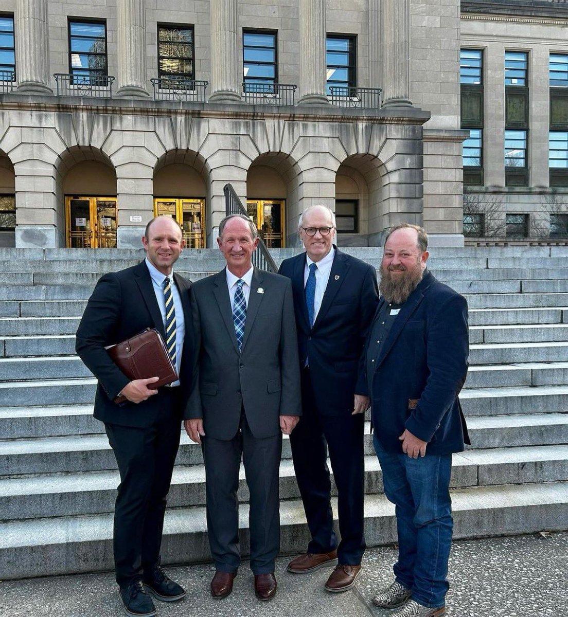 Thank you to Chairman Richard Heath, Leader Steve Rudy, Representative Imes and each of our 54 co-sponsors and the Kentucky House of Representatives for passing House Bill 400 yesterday, with strong bi-partisan support. 

Read HB 400 here: apps.legislature.ky.gov/record/24rs/hb…