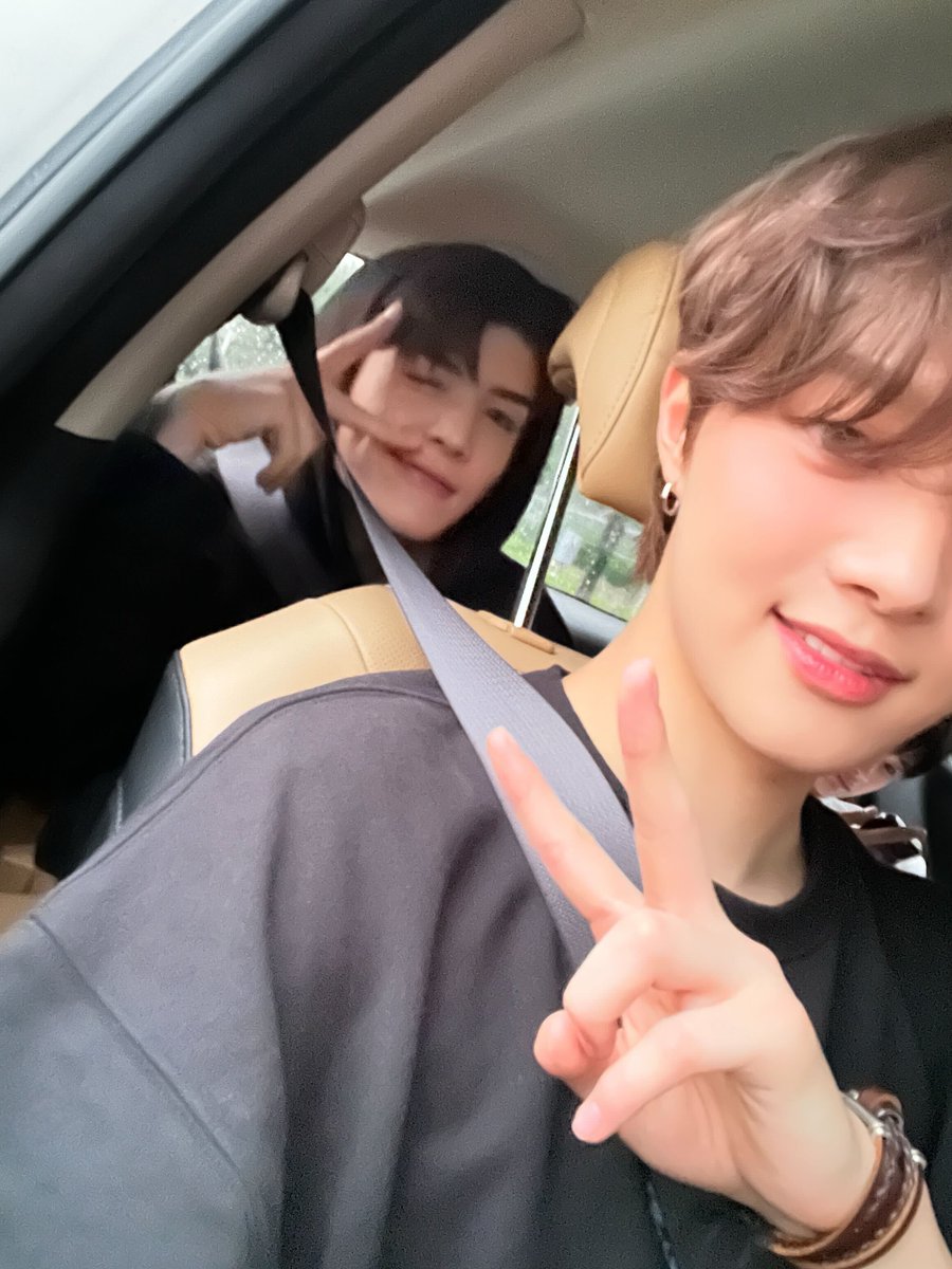 andTEAM_members's tweet photo. MAKI~18歳のお誕生日おめでとうー 🥳 🎉 
いつも周りを明るくしてくれてありがとう😊
これからも正直で明るいMAKIでいてねー
素敵な1年を過ごせるように！ 🍀 🐶 
#HAPPY_MAKI_DAY
#andTEAM #EJ https://t.co/U83uMBaMxL