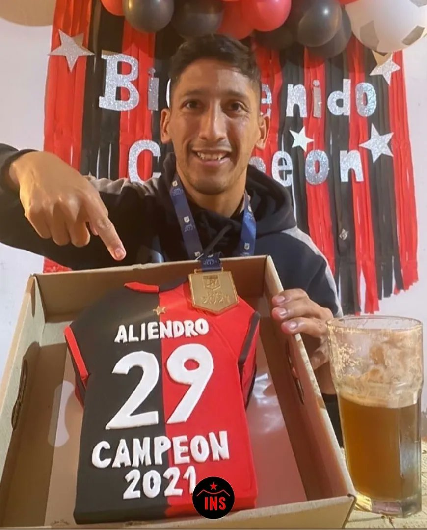 _infosabalera's tweet photo. No se en que puesto de ídolos de nuestra institución estarás, pero si sé que nunca en mi vida me dió tanto orgullo ver a alguien con la camiseta de Colón como a vos.

Feliz cumpleaños Peti, gracias eternas. https://t.co/7xYyMJSrRT