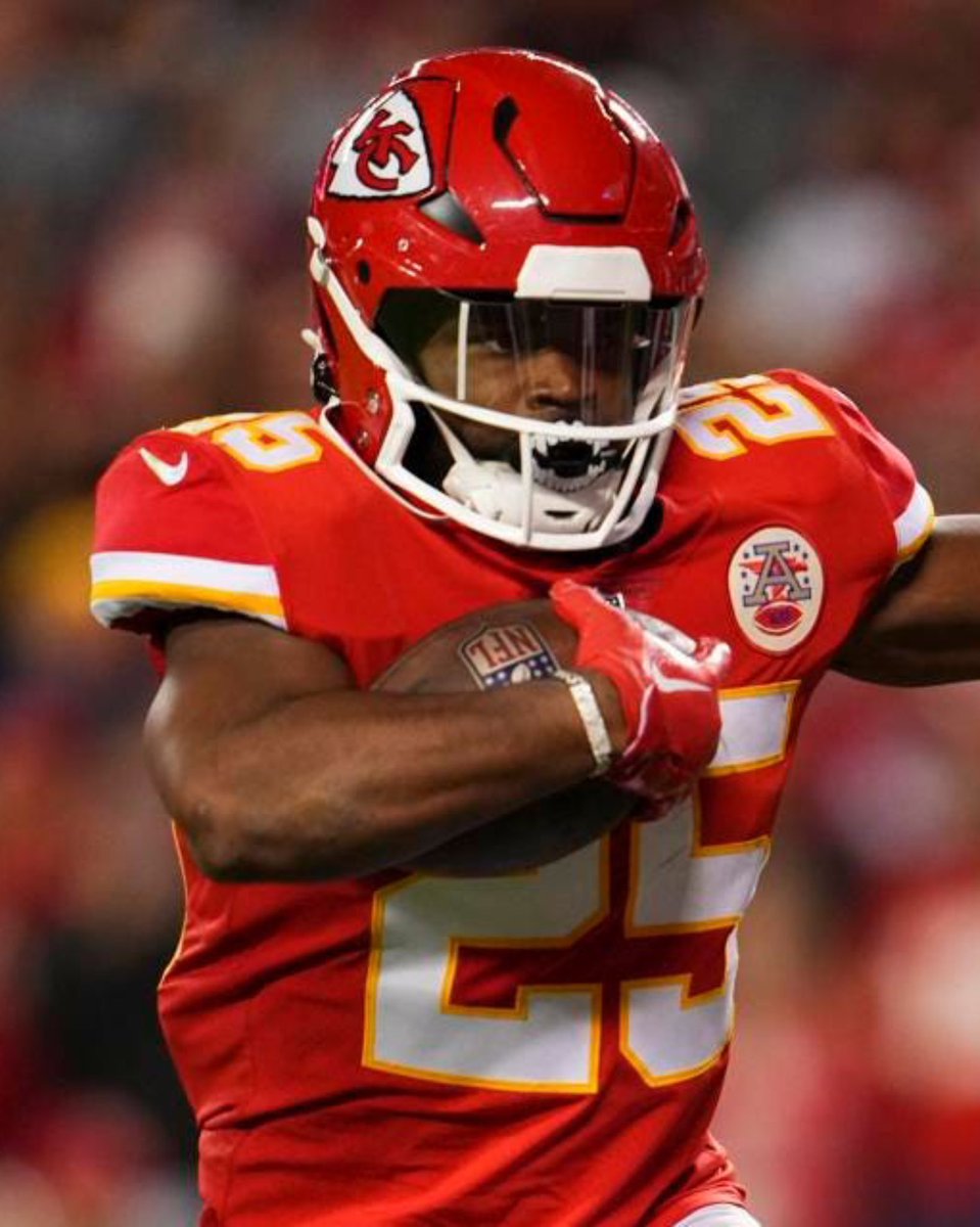 jasrifootball's tweet photo. A true hero: #Chiefs RB Clyde Edwards Helaire shielded a young child during the shooting in Kansas City.

“Huge thank you to Clyde Edwards #25 for sheltering and getting my creep to safety.
Clyde even went back to check on Zach to make sure he was still doing ok. What a great human being!!! But before all that unnecessary ruckus went down, Zach was having the time of his life.”