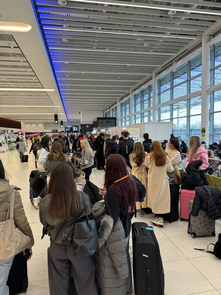 Marys2Manhattan's tweet photo. All set and waiting for check in! https://t.co/zCel7cfcLt