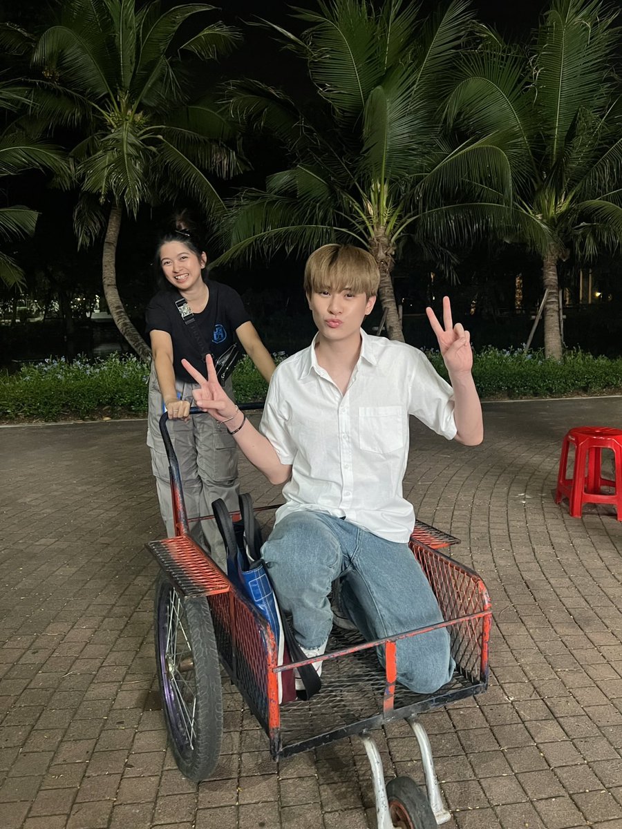 Boonnumpro's tweet photo. วันนี้แอดเอาการถ่ายรูปของวิถีคนเท่มาฝากค่ะ บรรยากาศในกอง #ความลับในแอปหาคู่ 

#change2561 
#boonnumproduction 
#บุญนำโปรดักชั่น 
#กองถ่ายละคร 
#ซีรีส์ #เบื้องหลังการถ่ายทำ
#jackrin #JackieJackrin https://t.co/HC2oSaN2FT