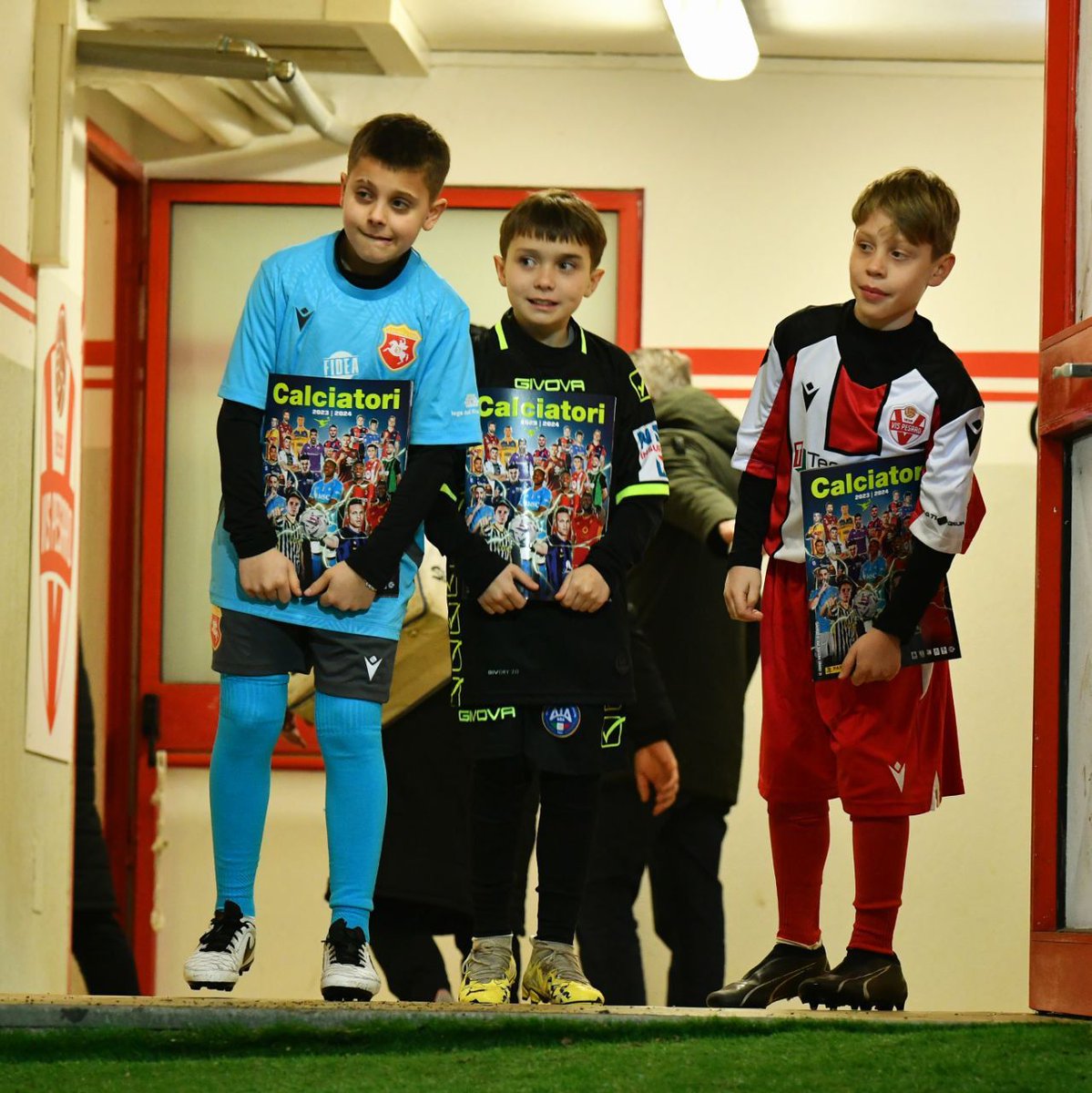 seriecofficial's tweet photo. 🅟🅐🅝🅘🅝🅘 ​ 🅦🅔🅔🅚🅢 📸❤️⚽️

#PaniniWeeks #celocelomanca #SerieCNOW https://t.co/fTgFXTSck4
