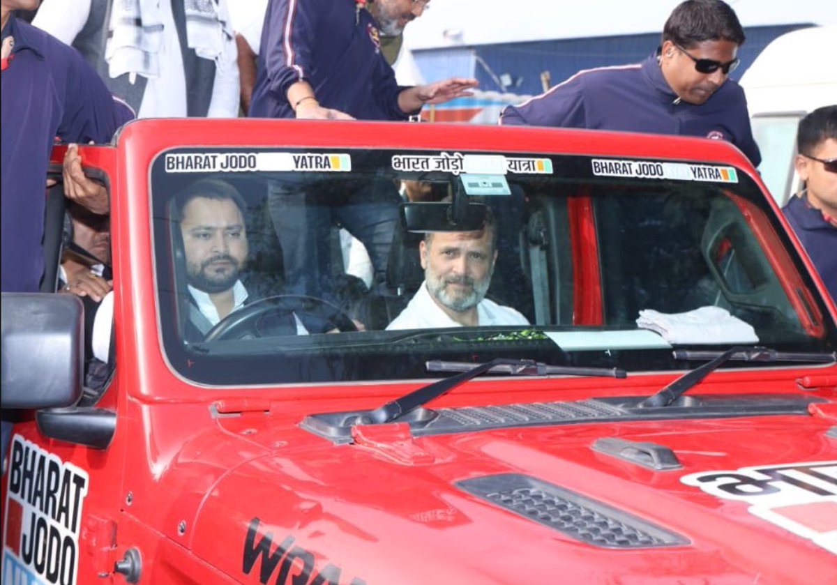 Rahul Gandhi's visit to Rohtas today. Tejashwi Yadav became the driver. Steering handled by red Thar.

#22ScopeUpdate #RahulGandhi #TejashwiYadav #RohatasVisit #PoliticalJourney #LeadershipRoles
