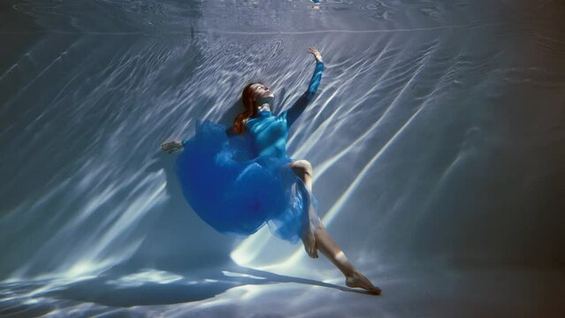 Houston_Equity1's tweet photo. Underwater fashion photography: Fashion Below the Waterline

#waterline #slackline #slacklife #highline #training #trickline #slackliner #longline #slacklinebrasil #slacklining 

https://t.co/qrRs5S7XWH https://t.co/wtrG2hQUf0