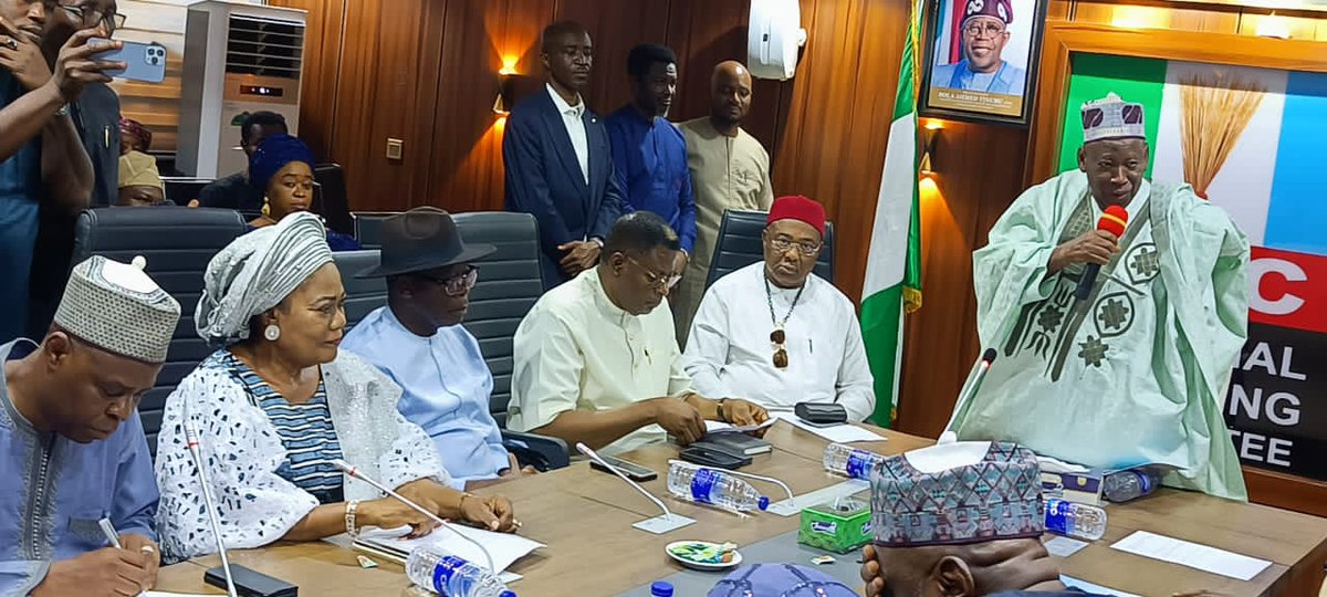 CRSGovt's tweet photo. APC National Chairman, Dr. Abdullahi Ganduje, standing, during the swearing-in of APC Primary Election Committee headed by Senator Hope Uzodinma of Imo State, and Alternate Chairman, Senator Prince Bassey Otu, 2nd right sitting, in Abuja on Wednesday, February 15, 2024. https://t.co/jQ0kSDvff5