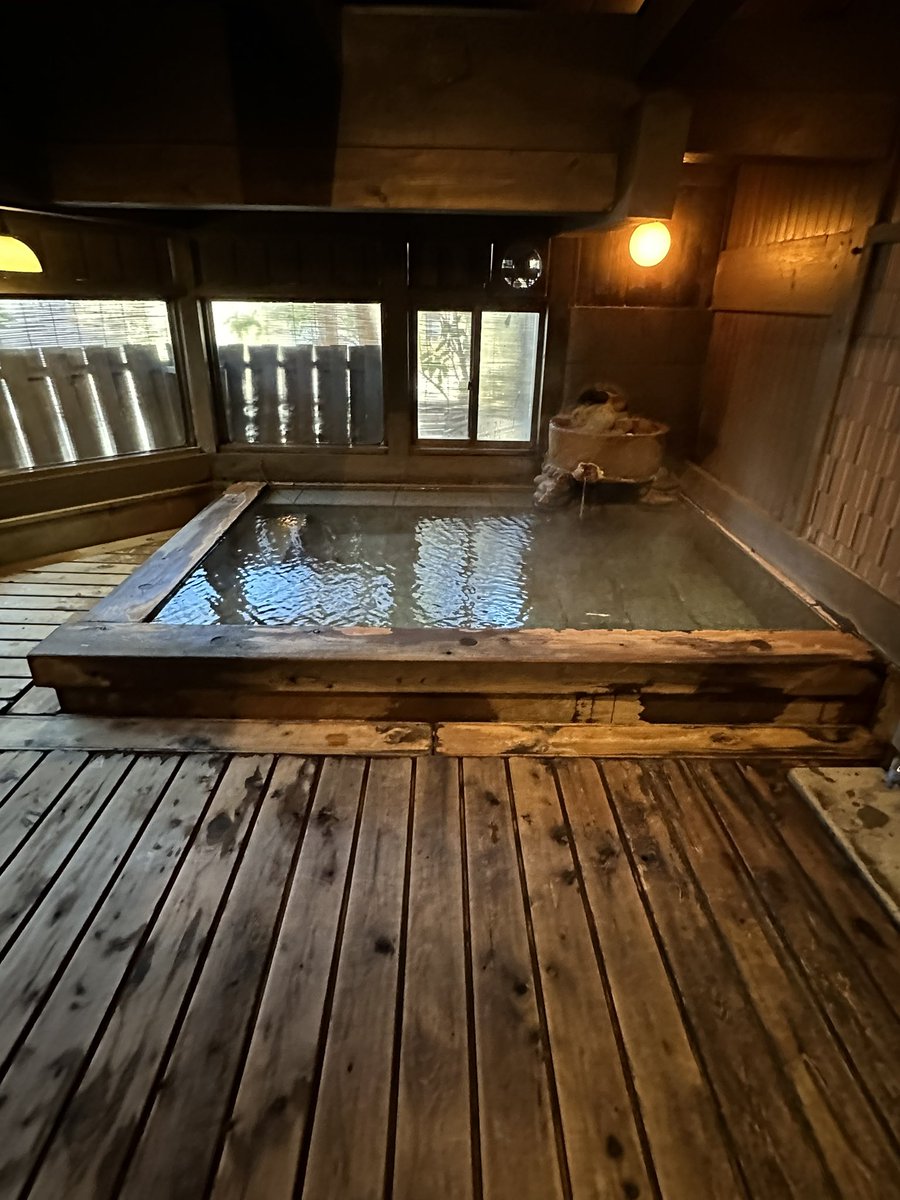 Neo_Durandal's tweet photo. 黒川温泉２日目
のし湯さん良きでした。

露天風呂偶然貸切だったので一枚😅 https://t.co/FOaY2CzpnA
