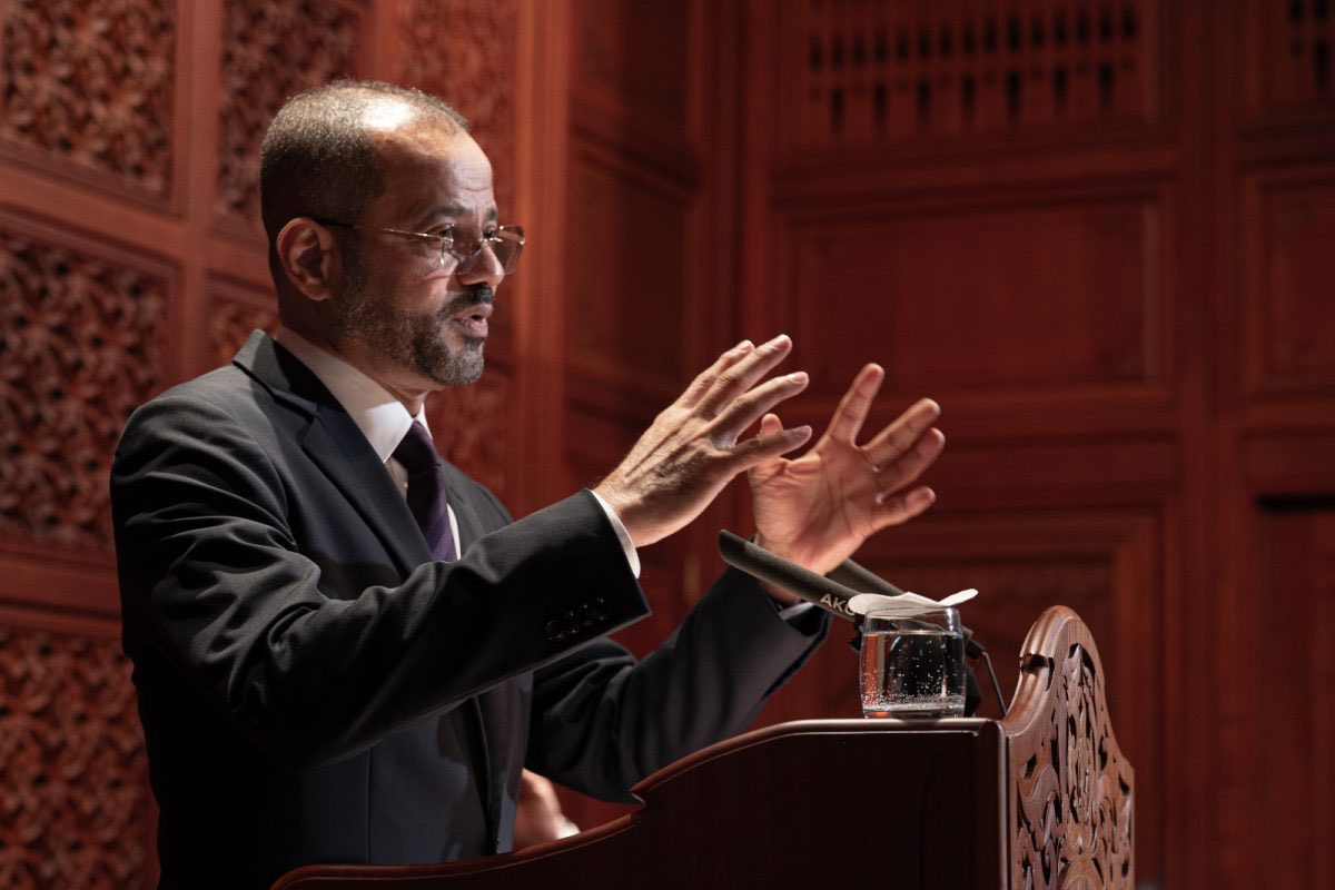 📸| معالي السيد <a href="/badralbusaidi/">Badr Albusaidi - بدر البوسعيدي</a> وزير الخارجية، يُلقي محاضرة في مركز أكسفورد للدراسات الإسلامية بالمملكة المتحدة تناول فيها القضية الفلسطينية، واستعرض التطورات التاريخية والعقبات التي تعترض طريق التوصل إلى تسوية شاملة تبنى على حل الدولتين. 
🔗الخبر كاملاً: 
fm.gov.om/cb0p