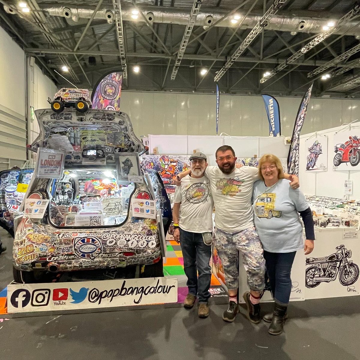 Popbangcolour's tweet photo. The @MCNnews Motorcycle Show is open @ExCeLLondon - pop by the @Popbangcolour stand and say hi! 👋🏻
I’ll be creating #ContinuousCycle wheeled themed drawings in the mobile studio for the next 3 days! 🏍️+✍🏻
Hope you like the setup!
#MCN #mcnmotorcycleshow https://t.co/P0eONM8kFO