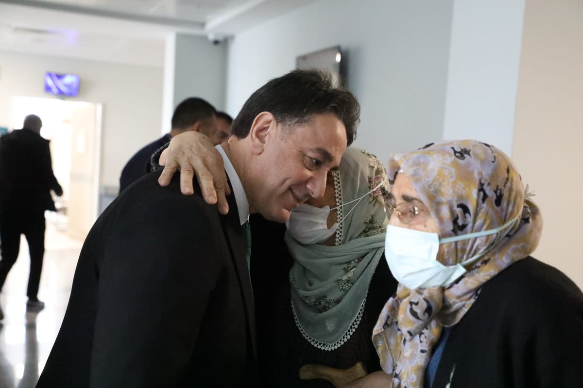 AkAdemsengul's tweet photo. Dr. Ekrem KARAKAYA Develi Devlet Hastanemizi ve yakınındaki Eczanelerimizi ziyarette bulunduk.
Güleryüz, samimiyet ve sevgi parolamız.
Tebessüm uğurumuz, hizmet aşkımızdır bizim.
#hazirizkararliyiz https://t.co/rqeI4Rh6vo