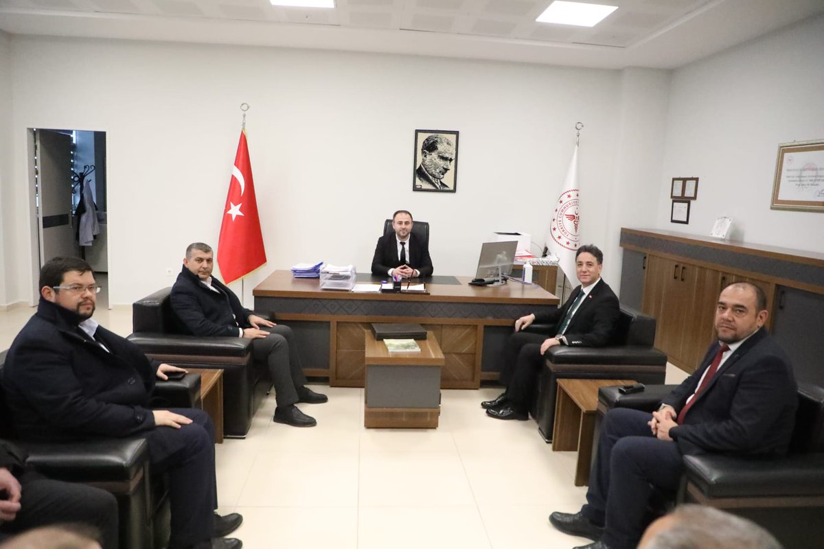 AkAdemsengul's tweet photo. Dr. Ekrem KARAKAYA Develi Devlet Hastanemizi ve yakınındaki Eczanelerimizi ziyarette bulunduk.
Güleryüz, samimiyet ve sevgi parolamız.
Tebessüm uğurumuz, hizmet aşkımızdır bizim.
#hazirizkararliyiz https://t.co/rqeI4Rh6vo