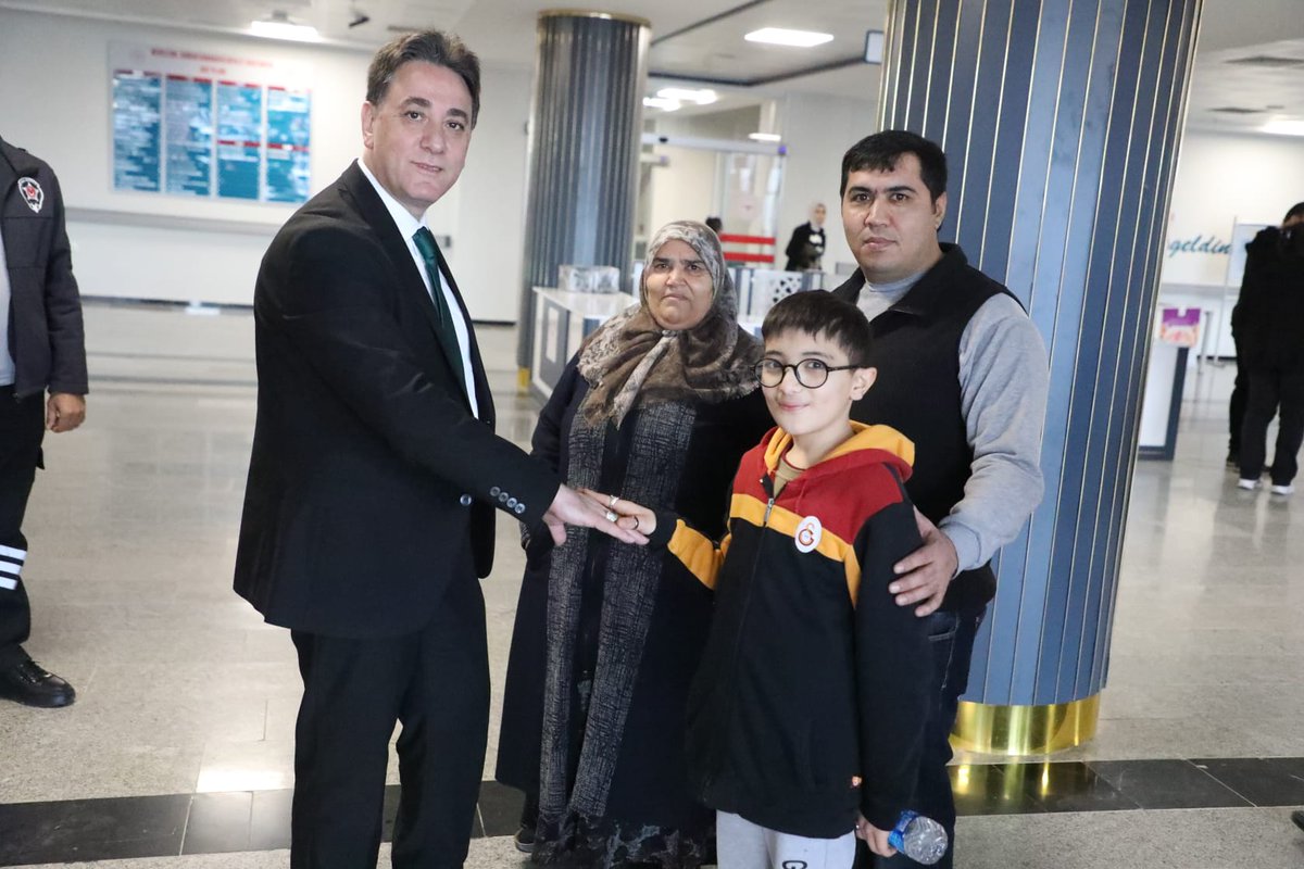 AkAdemsengul's tweet photo. Dr. Ekrem KARAKAYA Develi Devlet Hastanemizi ve yakınındaki Eczanelerimizi ziyarette bulunduk.
Güleryüz, samimiyet ve sevgi parolamız.
Tebessüm uğurumuz, hizmet aşkımızdır bizim.
#hazirizkararliyiz https://t.co/rqeI4Rh6vo