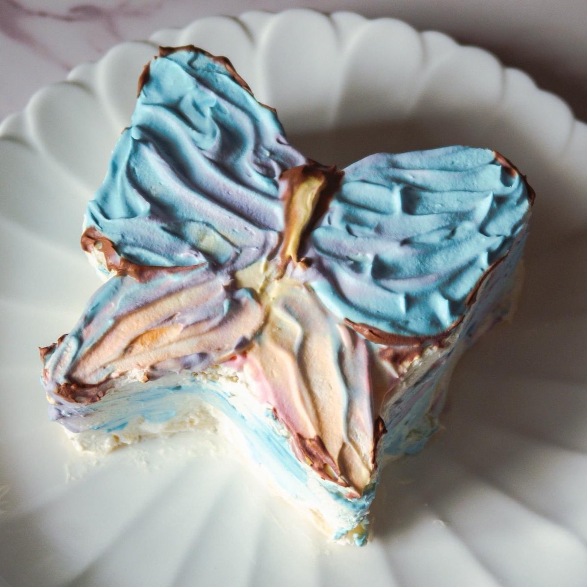 มาาาาาา ทำเค้กแบบง่าย ไม่มีทางจะง่ายไปกว่านี้ เค้กน้องผีเสื้อแบบไม่อบ ใช้แค่ช้อนกินข้าวก็แต่งเค้กได้แล้ว ใครบอกทำขนมยากเชิญทางนี้เลย

#VIPSStation